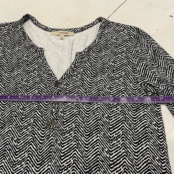 Black and white patterned shirt *CUTE* - Picture 3 of 5